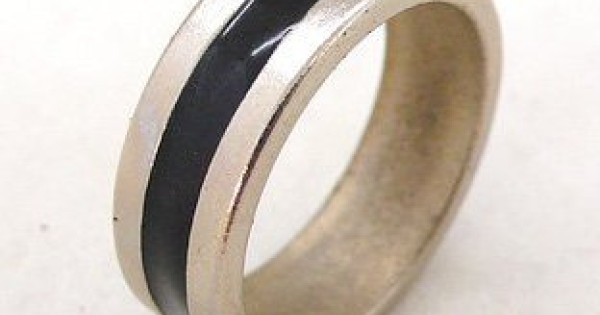 MAGNETIC PK RING (BLACK & SILVER) - KM0052